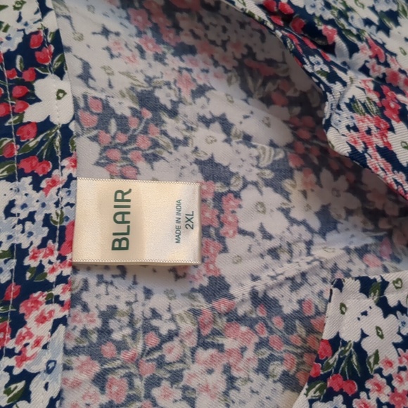 Blair Floral Split V Neck 2X - Picture 2 of 7